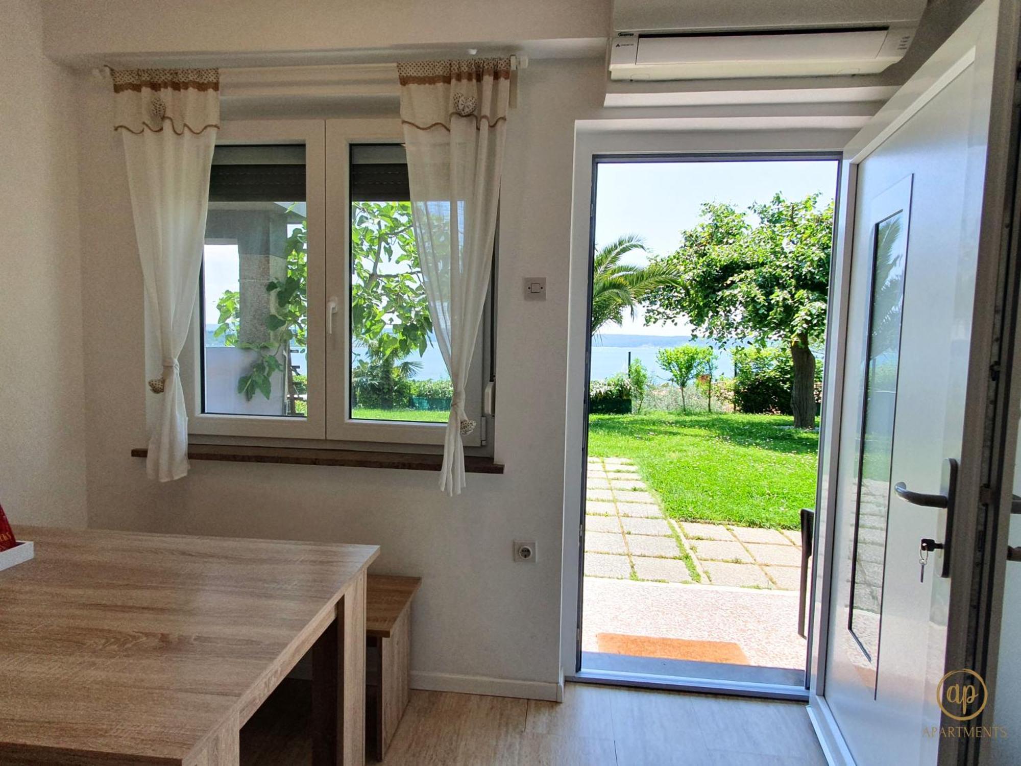 Apartment With Seaview And Garden For 6 Portorož Kültér fotó
