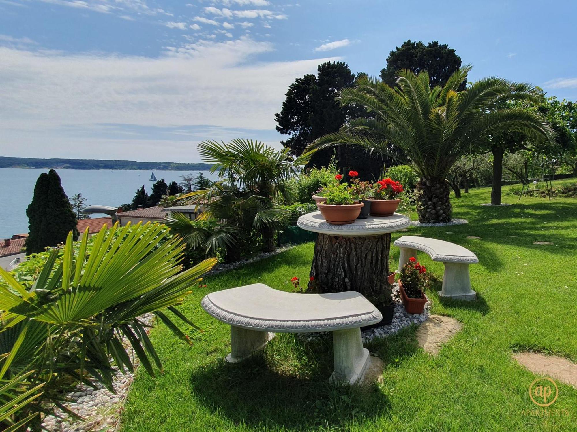 Apartment With Seaview And Garden For 6 Portorož Kültér fotó