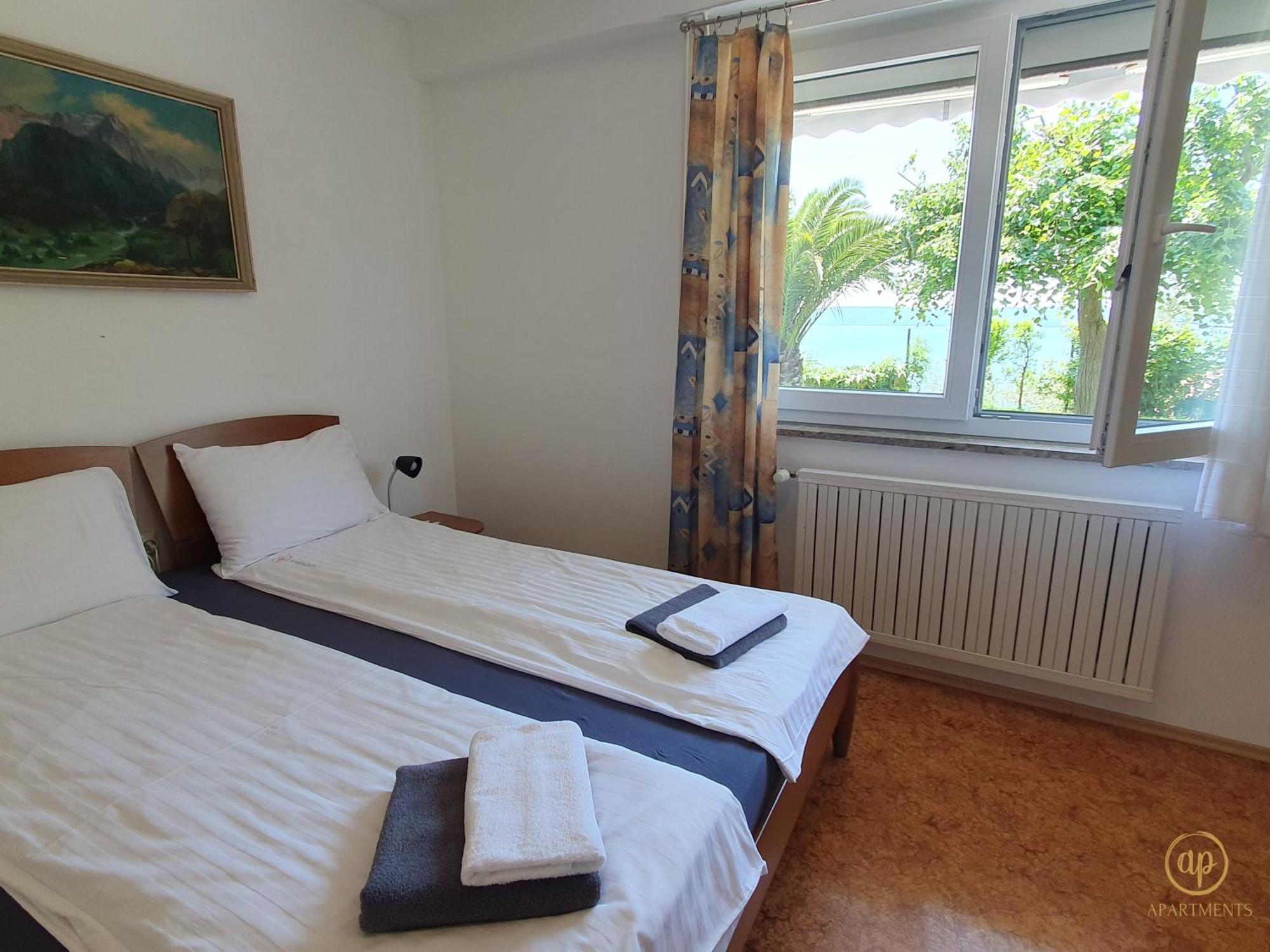 Apartment With Seaview And Garden For 6 Portorož Kültér fotó